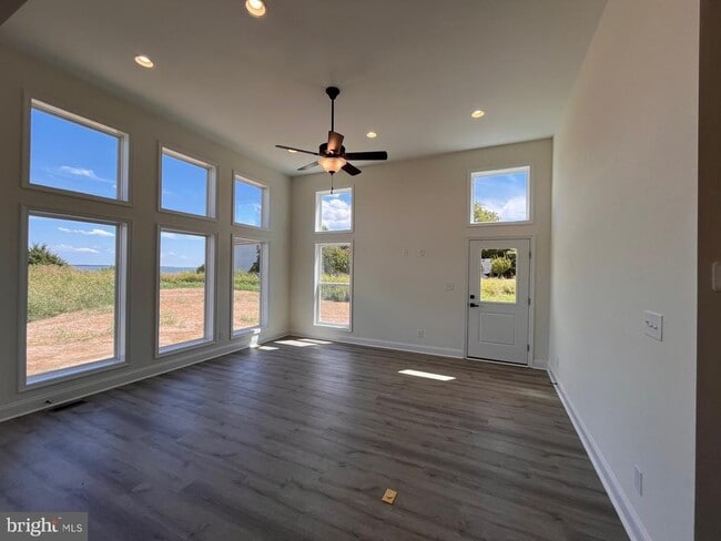 Building Photo - 8641 Sandy Beach Ln