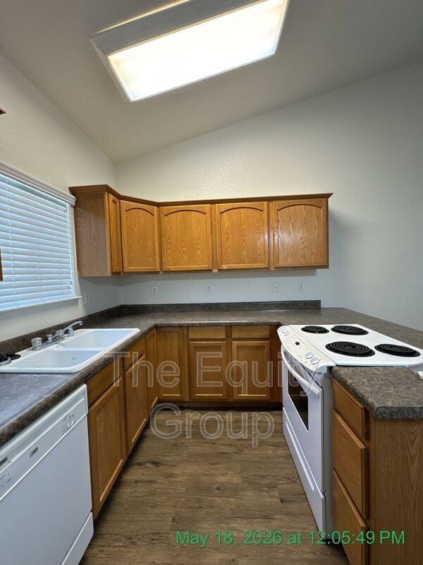 Building Photo - 1323 S Crowe St