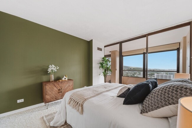 Building Photo - Mott Smith Laniloa