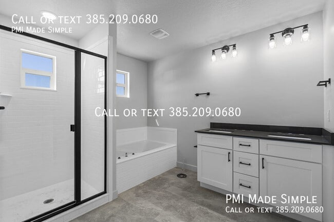 Building Photo - 65 1320