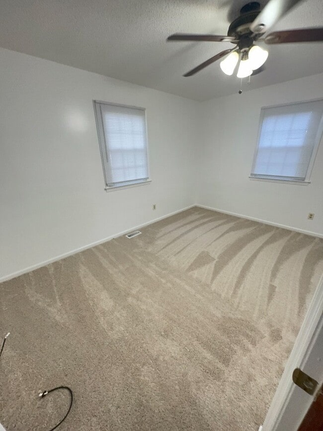 Building Photo - 47 East Dr