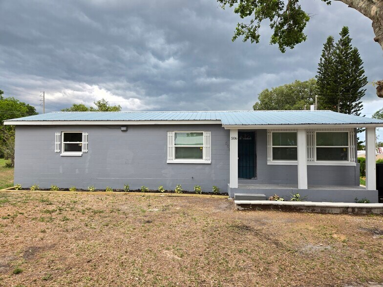 Building Photo - 506 E Maple St
