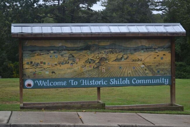 Building Photo - Historic Shiloh - One Level, Three Bedroom...