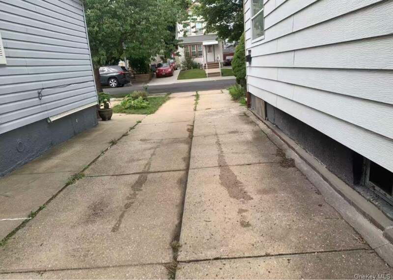Building Photo - 91-30 71st Rd