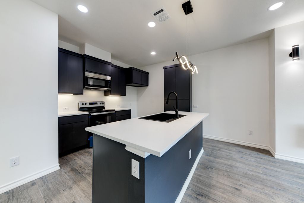 Building Photo - 118 SHENANDOAH, 202