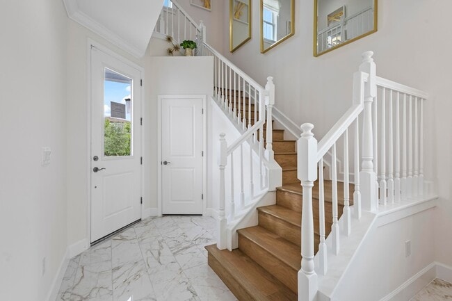 Building Photo - 16181 Oakview Dr