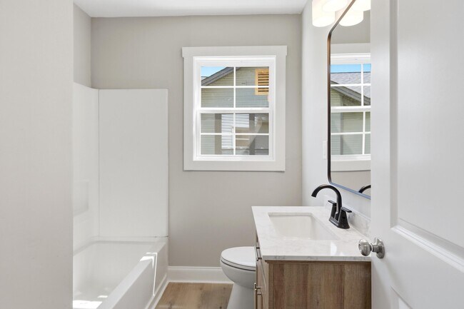 Building Photo - 2406 Kirby Ave