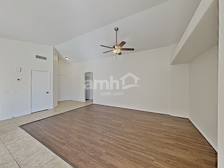 Building Photo - 14943 N 133rd Ln