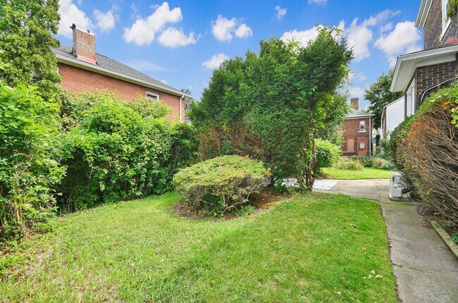 Building Photo - 7700 Francis