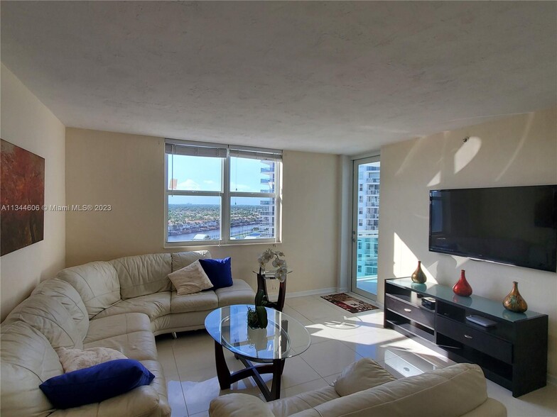 Building Photo - 3001 S Ocean Dr