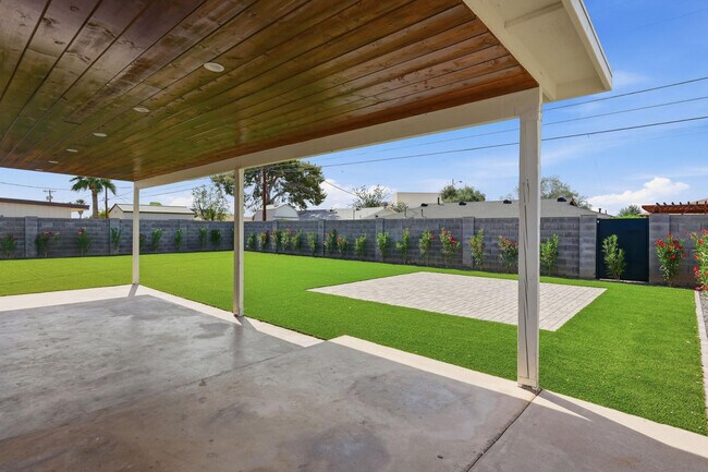 Building Photo - 7421 E Princeton Ave