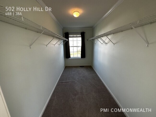 Building Photo - 502 Holly Hill Dr