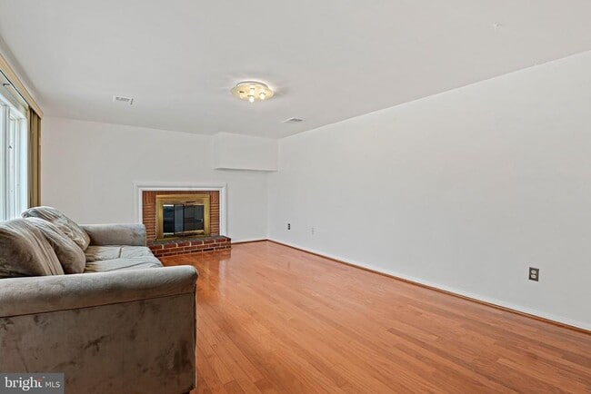 Building Photo - 6713 Old Chesterbrook Rd