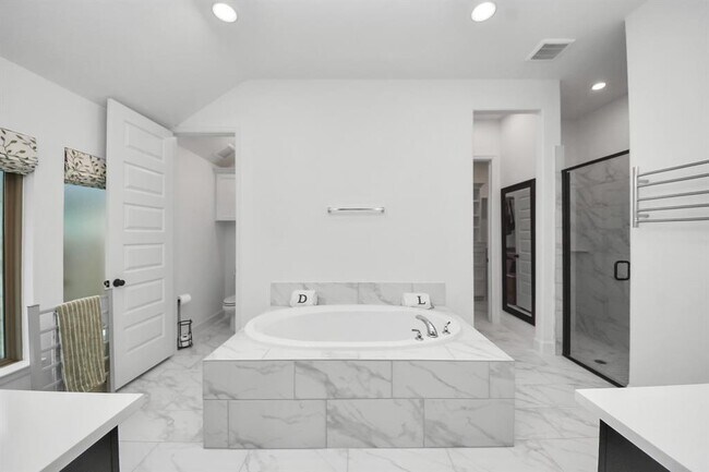 Building Photo - 210 W Netleaf Ct