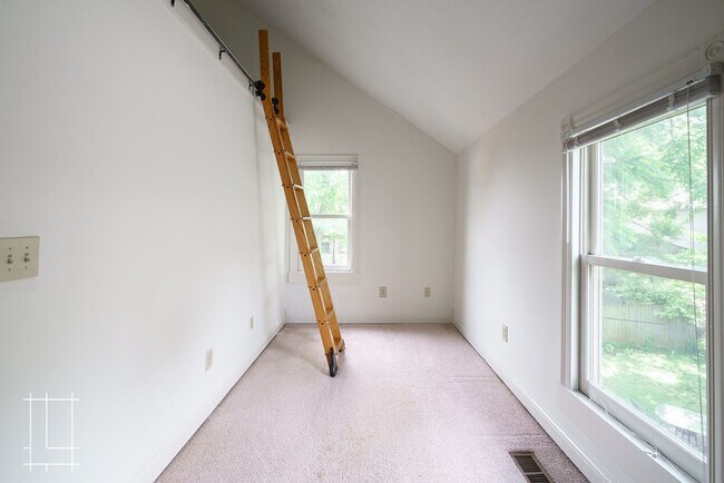 Building Photo - 193-195 Greenwood Ave