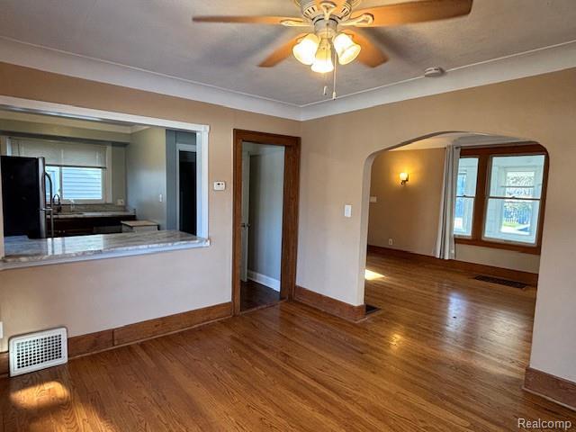 Building Photo - 901 Longfellow Ave