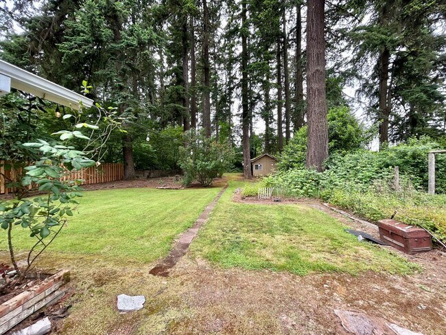 Building Photo - Tranquil Environment: 3 Bed, 1 Bath House