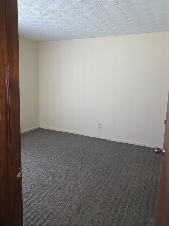 Building Photo - 929 Live Oak Dr