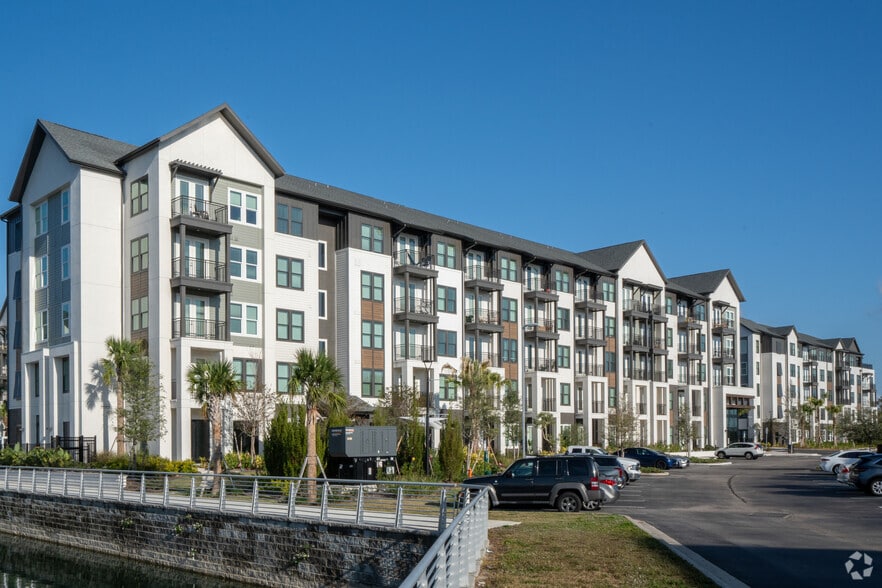 Building Photo - The Brooke at Rocky Point