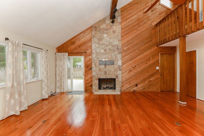 Building Photo - Luxurious home rental in Broad Bay Islands!