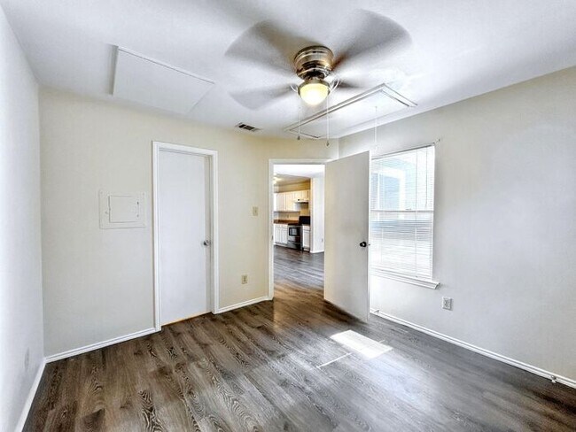 Building Photo - Charming 2-Bedroom Condo with Modern Ameni...
