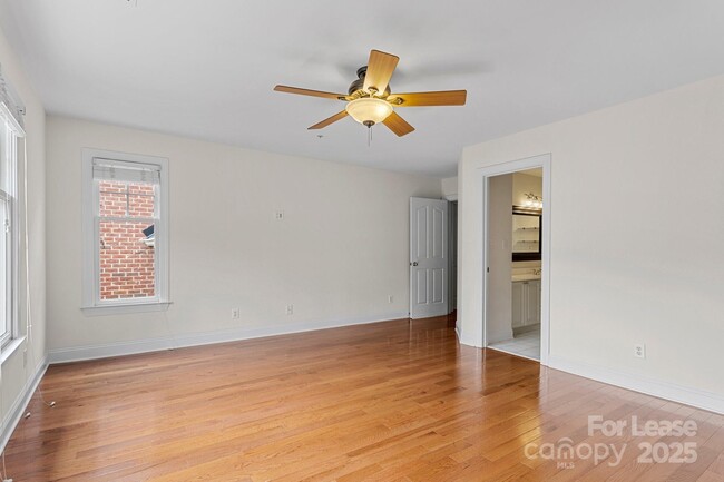 Building Photo - 1192 Hampton Gardens Ln