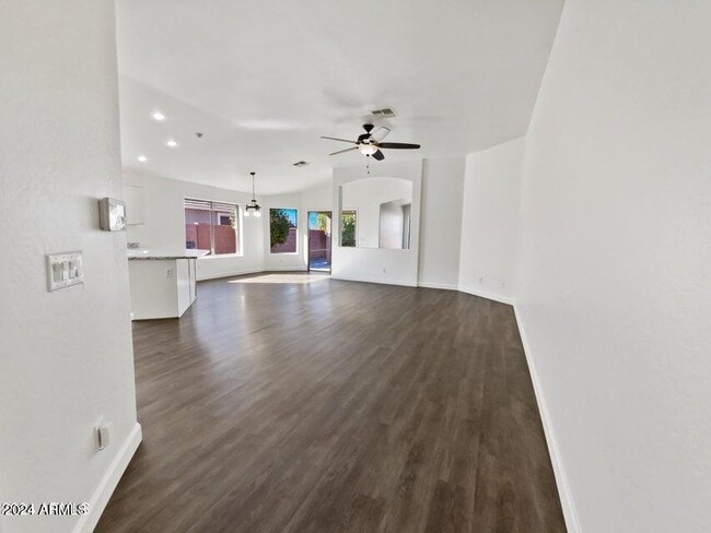 Building Photo - 866 S Cerise