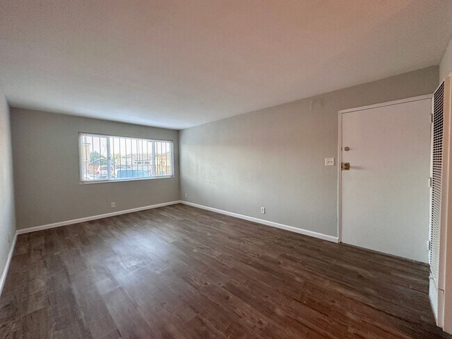 Building Photo - 01632