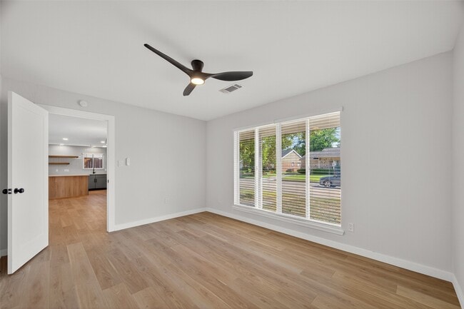 Building Photo - 11742 N Little John Cir