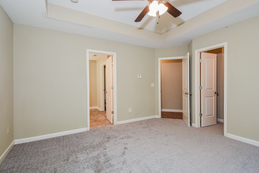 Building Photo - 504 Hill Crest Cir