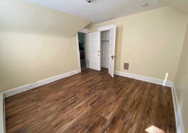 Building Photo - 377 Huntington Rd