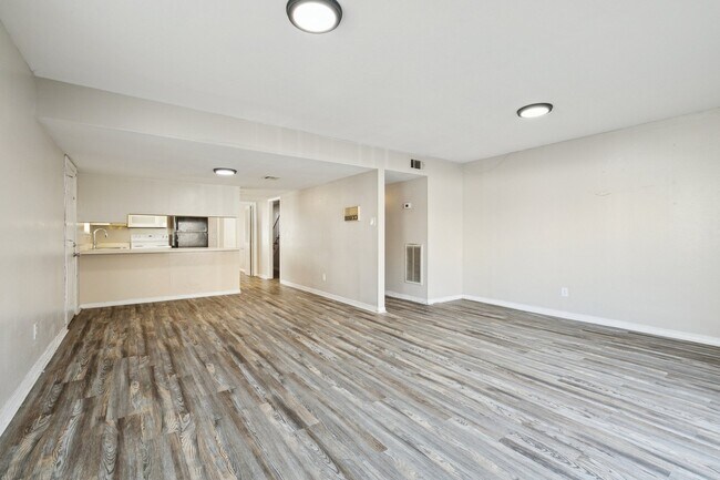 Building Photo - 4001 Georgetown Dr