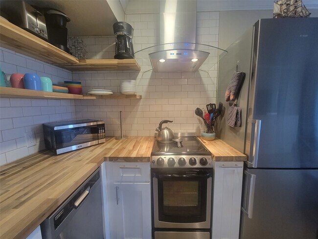 Building Photo - 6300 Seawall Blvd