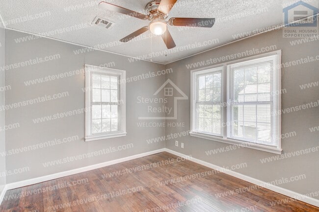 Building Photo - 1806 NW Lincoln Ave