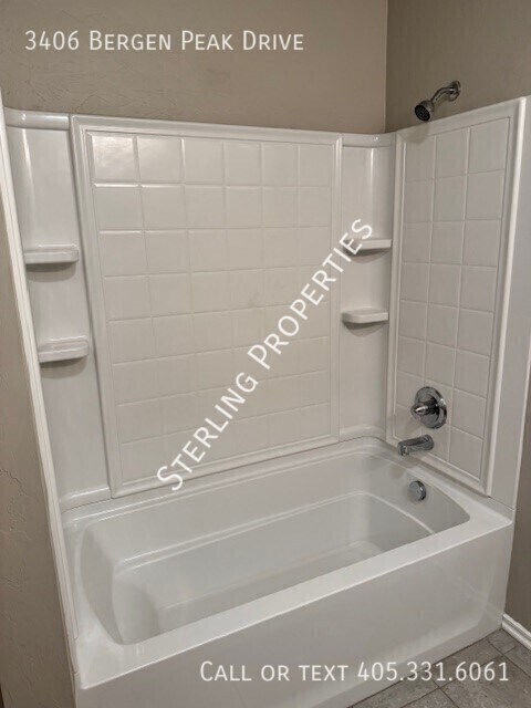 Building Photo - 3406 Bergen Peak Dr