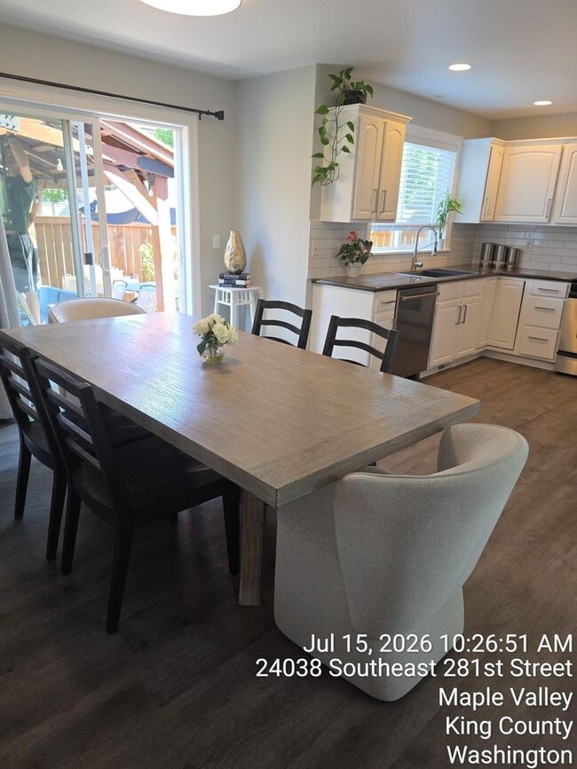 Building Photo - 4-Bedroom Corner-Lot Home | Central A/C | Carpet-Free Living | Walk to Schools, Parks and Cedar R...