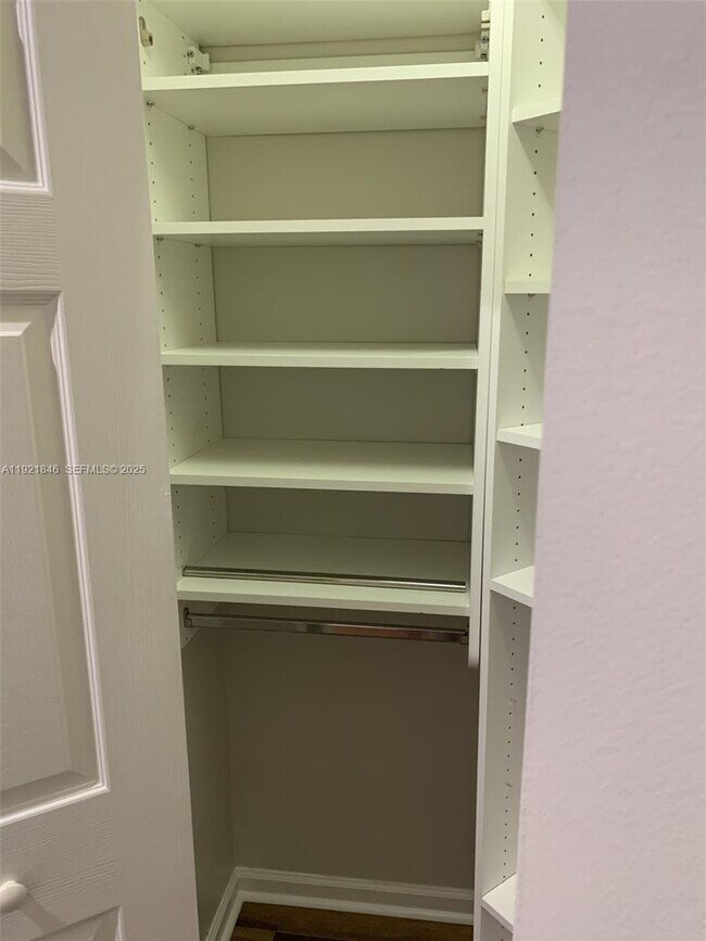 Building Photo - 2518 Bay Pointe Ct