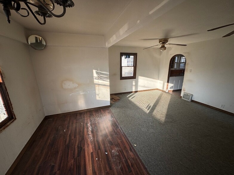 Building Photo - 924 N Edmond St