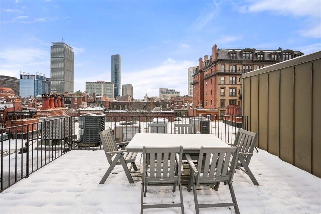 Building Photo - 403 Marlborough St