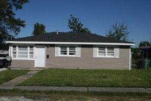 Building Photo - 2505 Rose Dr