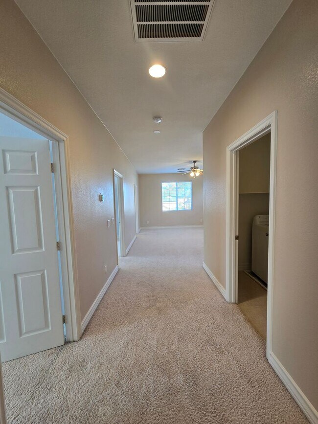 Building Photo - An Amazing NW Home! Over 3300 sq ft w/ pool & spa! Must see!