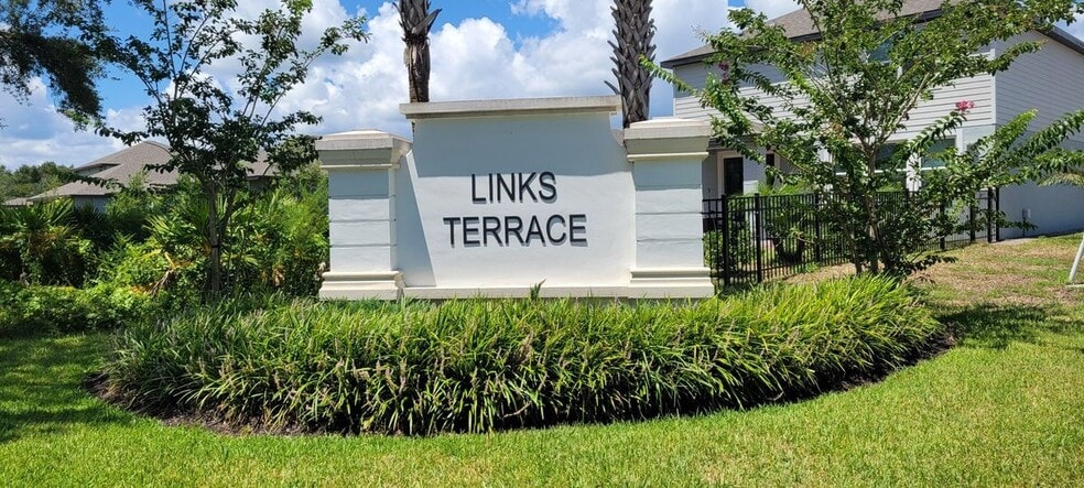 Building Photo - 284 Links Ter Blvd