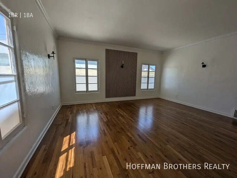 Building Photo - 1177 N Ardmore Ave