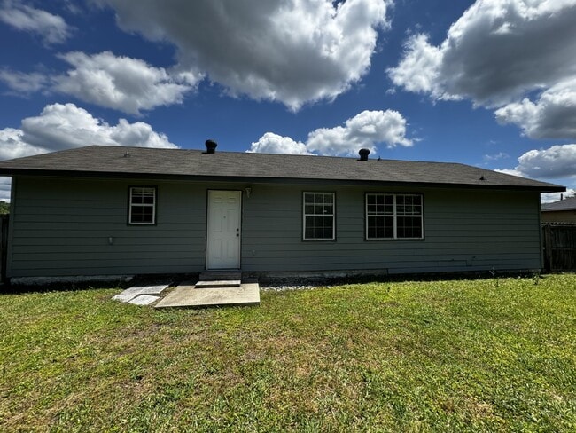Building Photo - House for Rent
