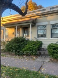 Building Photo - 127 E Exposition Ave