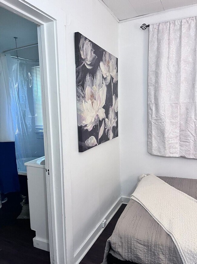 Building Photo - Drake Triplex