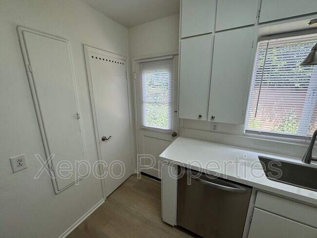 Building Photo - 432 Avenida Ortega