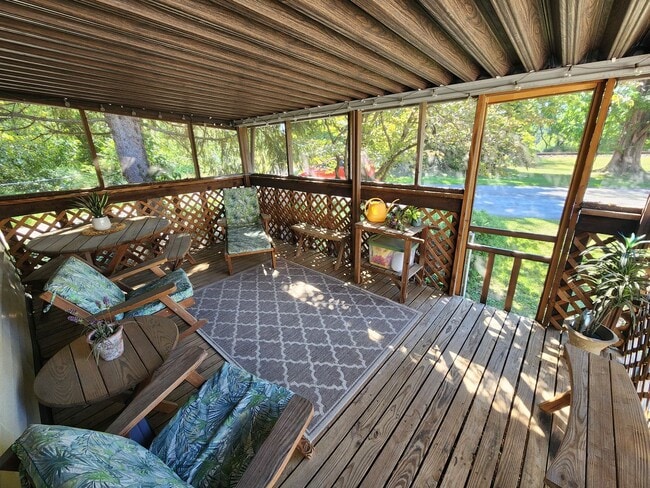 Building Photo - Partially Furnished Single Family Home!
