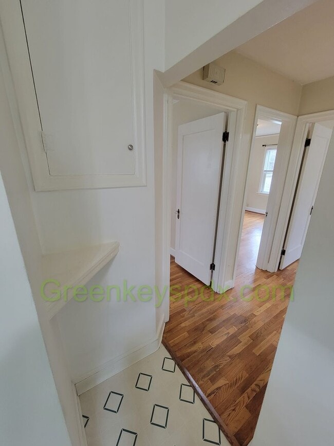 Building Photo - Beautiful 2 Bedroom 1 Bath House with Atta...