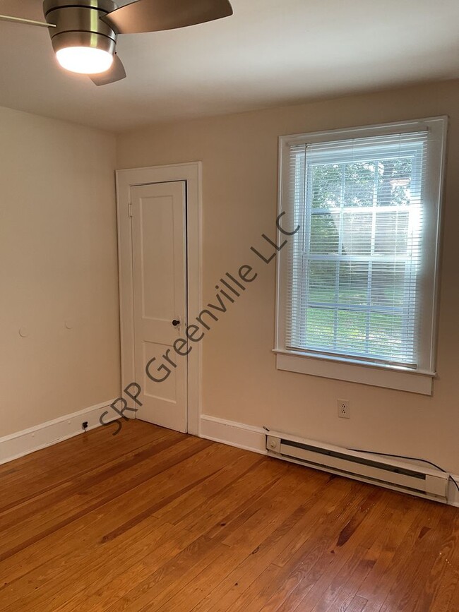 Building Photo - Newly Renovated 2 Bed 1 Bath Single Family...